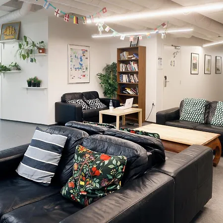 旅馆 赫尔辛基廉价睡眠旅馆 *